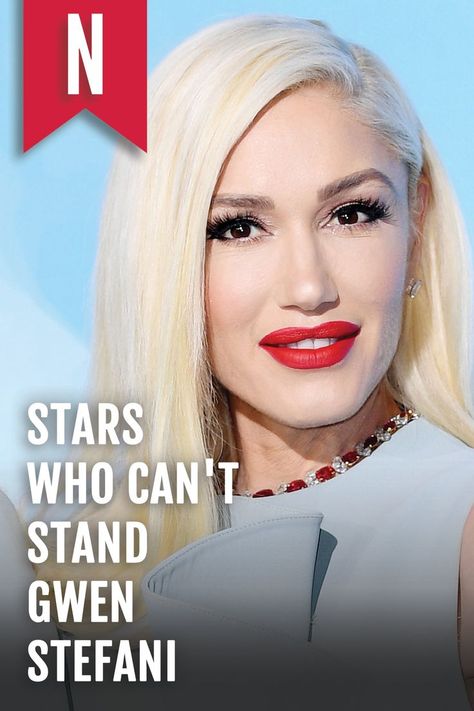 Gwen Stefani has had one of the longest-running careers in the music industry. Ever since rising to fame in the 1990s as the frontwoman of No Doubt, Stefani garnered attention for her unique singing voice and delivery, as well as her iconic look and inimitable fashion sense. #gwenstefani #celeb #fame #throwback Gwen Stefani No Doubt Outfits, Gwen Stefani Tattoo, Gwen Stefani Short Hair, Gwen Stefani 90s Costume, L.a.m.b. Gwen Stefani, Gwen Stefani 90s Outfits, Gwen Stefani Style 90s, Gwen Stefani 90s No Doubt, Gwen Stefani Costume