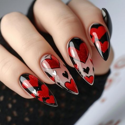 Queen Of Hearts Nail Art, Nail Valentines Day, Queen Of Hearts Nails, Hearts Nails, Photo Valentines, Valentines Day Nail Art, Deep Red Nails, Valentines Day Nail, Nail Art Photos