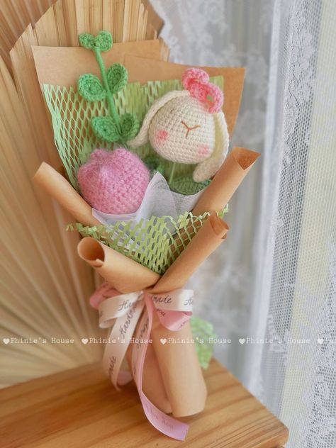 Crochet flowers Bouquet by Phinie 🌷 Macrame Workshop, Crochet Flowers Bouquet, Crochet Bouquet, Vung Tau, Macrame Art, Macrame Projects, Macrame Design, Unique Crafts, Ancient Art