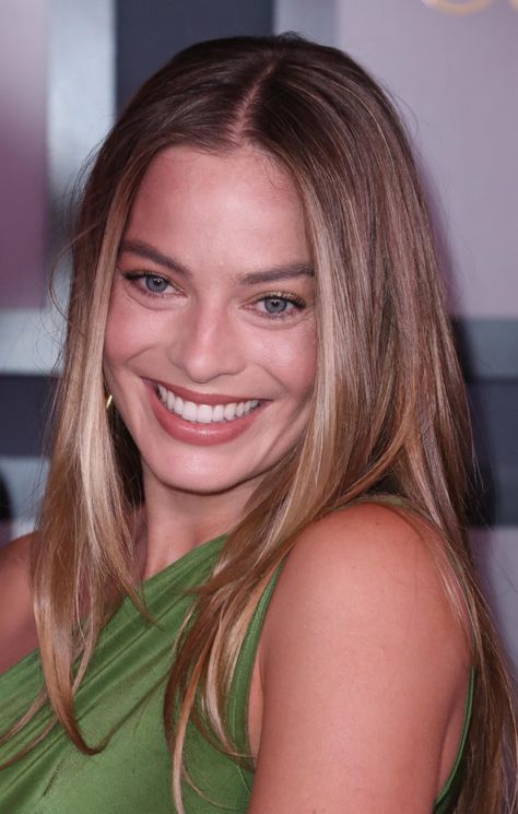 Margot Robbie Hair, Fall Blonde Hair, Dirty Blonde Hair, Blonde Hair Looks, Queen Hair, Natural Blondes, Brown Blonde Hair, Hair Inspo Color, Margot Robbie