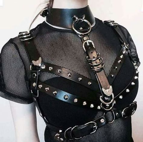 Harness Fashion, Hipster Grunge, Dark Style, Elegant Tattoos, Leather Harness, Alt Fashion, Gothic Outfits, Goth Outfits, Alternative Outfits