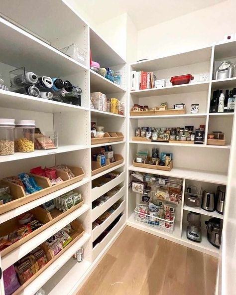 Make the Most of Your Kitchen Storage With These Corner Pantry Ideas Corner Walk In Pantry, Walk In Pantry Makeover, Pantry Layout Ideas, Corner Pantry Ideas, Desain Pantry Dapur, Kitchen Shelf Liner, Pantry Redo, Small Kitchen Pantry, Pantry Layout