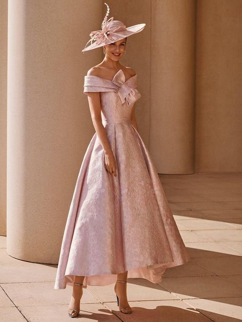 Mother Of Groom Outfits, Mother Of Bride Outfits, Occasion Wear Dresses, Mother Of The Bride Outfit, Bride Outfits, Mother Of Groom Dresses, Fancy Hats, Mother Of Groom, Groom Outfit