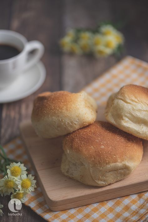 Pandesal - Food Photography Bread Plating Ideas, Pandesal Aesthetic, Pandesal Photography, Bread Photography Food Photo, Bread Photography Styling, Meals Photography, Breakfast Flatlay, Bread Photography, Food Photography Composition