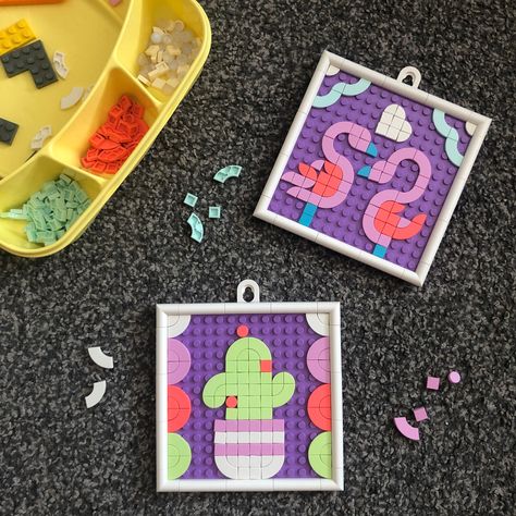 Mini pictures made from LEGO Dots: 2 pink flamingos and a cactus. Lego Dots Board, Lego Dots Message Board Ideas, Lego Dots Ideas, Lego Stamping, Lego Printmaking, Dots Lego, Lego Painting, Lego Pumpkin, Lego Wall Art