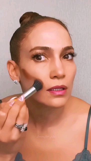 Jlo Bronze Makeup, J Lo Makeup Tutorial, Liquid Makeup Tutorials, Jlo Glow Makeup, Jennifer Lopez Makeup Tutorial, Countoring Face Makeup, Jlo Makeup Tutorial, Countoring Face, Jlo Makeup Looks