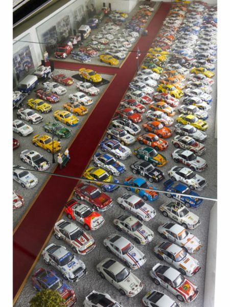 Porsche Dealership, The Cheetah Girls, Hot Wheels Display, Formula 1 Cars, Doll Museum, Model Cars Collection, Model Display, Car Display, Porsche Motorsport