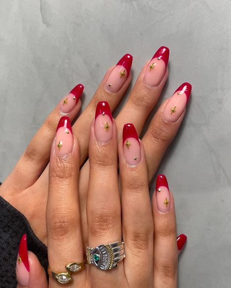 Posted by Zoe Scott: Hello, trend-savvy souls! As the holiday season sweeps in with its glittering wave of festivities, the fashion landscape bursts into a kaleidoscope of... Red N Gold Nails, Almond Nail Designs Simple, Trending Red Nails, Red And Gold Nail Ideas, Nails Red Ideas, Gold And Red Nails, Gold Star Nails, Red And Gold Nail Designs, Gold Nail Ideas