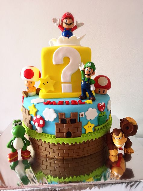 Luigi Cake, Mario Bros Birthday Party Ideas, Mario Birthday Cake, Super Mario Cake, Mario Cake, Mario Bros Birthday, Super Mario Birthday Party, Mario Birthday Party, Cake Topper Tutorial