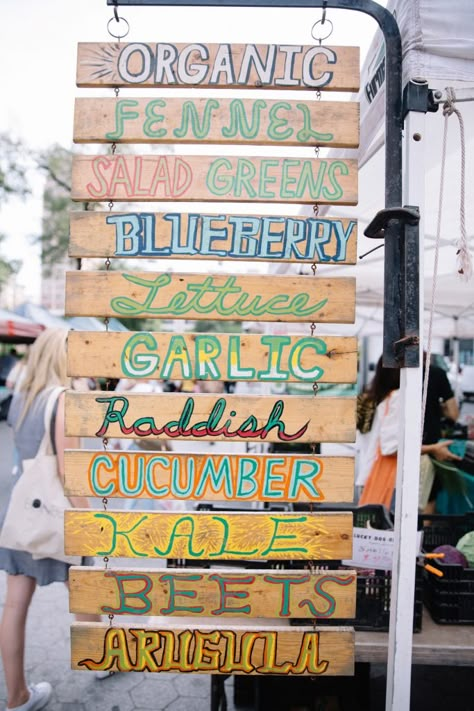 Farmers Market Building Design, Farmers Market Booth Sign Ideas, Farmers Market Banner Ideas, Farmers Market Signage Ideas, Farmers Market Name Ideas, Modern Farmers Market Display, Farmers Market Stall Display Ideas, Farmers Market Marketing, Farmers Market Aesthetic Display