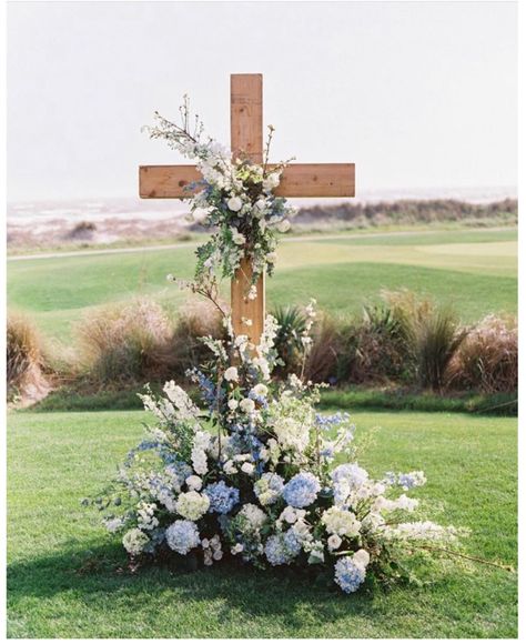 Flower Cross Wedding Altars, Blue Ceremony Decor, Flowers For Cross Wedding, Spring Wedding Alter, Cross Floral Arrangements, Ceremony Cross With Flowers, Floral Cross Wedding, Wedding Cross With Flowers, Light Blue Western Wedding