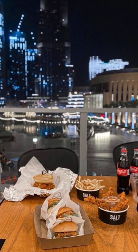 Food Sleepover, Instagram Food Pictures, Dubai Video, Dubai Food, Dubai Vacation, Dubai Aesthetic, Vacation Meals, Dubai Lifestyle, Travel Picture Ideas