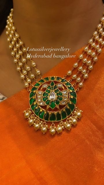 Latest Nakshi Jewellery, Stone Necklace Designs, Diamond Emerald Earrings, Nakshi Jewellery, Latest Gold Jewellery Designs, Latest Gold Jewellery, Gold Temple Jewellery, Gold Pearl Jewelry, Antique Necklaces Design