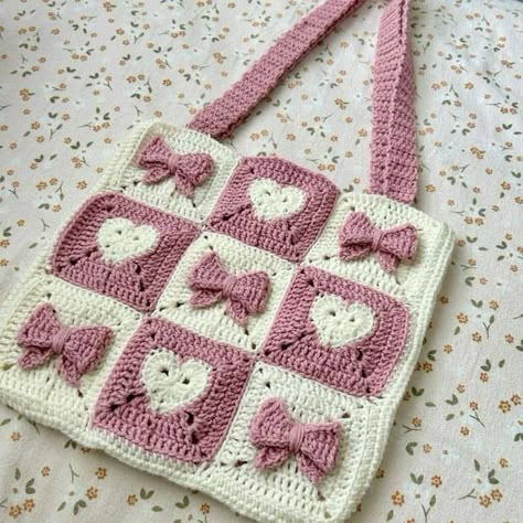 Crochet Pink Tote Bag, Bow Granny Square Pattern, Crochet Bow Granny Square, Crochet Heart Granny Square Bag, Bow Granny Square, Heart Granny Square Bag, Granny Square Tote Bag Pattern, Sac Granny Square, Coquette Crochet