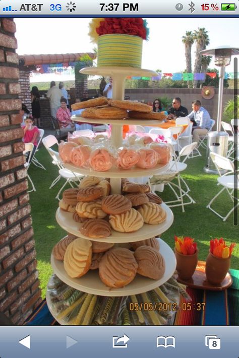 Pan Dulce Pan Dulce Wedding, Mexican Quince Dessert Table, Pan Dulce Dessert Table, Pan Dulce Party, Quince Desert Table Ideas Mexican, Pan Dulce Party Theme, Pan Dulce Table Wedding, Pan Dulce Dessert Table Mexican Weddings, Sweets Display