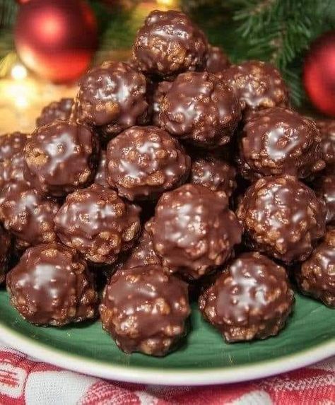 Weight Watchers Easy Simple Recipes | Chocolate Rice Krispie Balls - Don't Lose This Recipe 😋 | Facebook Rice Krispie Balls Recipe, Rice Krispie Balls, Heavenly Recipes, Martha Stewart Recipes, Chocolate Balls, Recipes Chocolate, Cooking Chocolate, Holiday Goodies, Homemade Peanut Butter