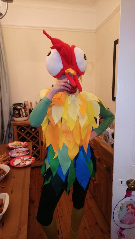 My friend's HeyHey the chicken costume from Disney's Moana which her mum made! Hai Hai Moana Chicken Costume, Hei Hei Chicken Costume, Moana Pig Costume, Hey Hei Costume, Heyhey Chicken Moana, Moana Hei Hei Costume, Hey Hey Moana Chicken Costume, Moana Chicken Costume, Hei Hei Costume Diy Adult