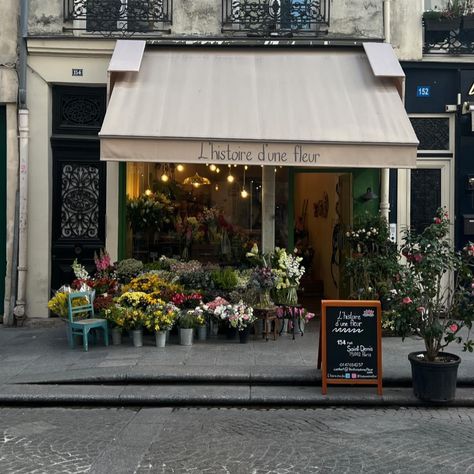 PARIS 2023 Paris Flowershop, Paris Flower Shop, Paris Gardens, Paris Garden, Paris 2023, Instagram Paris, Floral Shop, June 19, Flower Shop