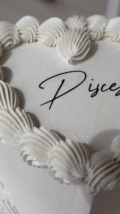 Pisces Cake, Aesthetic Pisces, Cake For Birthday, Heart Birthday Cake, Thematic Cake, Heart Shaped Cake, 17th Birthday Ideas, Birthday Goals, 21st Birthday Cakes