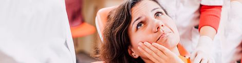 Here are a few remedies that will tide you over till you can visit dentist in Pune. Try these home remedies before reaching out to best dentist in Pune. Dry Socket Relief, Dry Socket Symptoms, Wisdom Teeth Pain Relief, Wisdom Teeth Pain, Tooth Pain Relief, Dental Extraction, Female Dentist, Dental Insurance Plans, Dry Socket