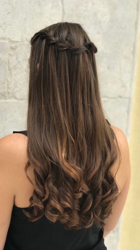 Hairstyles With Curls Wedding, Waterfall Half Up Half Down, Lehanga Hair Styles, Half Up Half Down Hair Waterfall Braid, Waterfall Braid Wedding Hair, Soft Curls Wedding Hair, Curls With Waterfall Braid, Soft Curls Hairstyles, Soft Curls For Long Hair