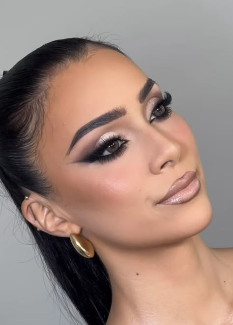 Wedding Makeup For Brown Eyes Bridal Dramatic, Black Tie Event Makeup, Elegant Makeup Looks For Prom, Black Dress Makeup Look, Bridal Makeup Full Glam, Makeup For Black Dress Formal, Masquerade Ball Makeup, Glam Makeup Glitter, Black Dress Makeup Ideas