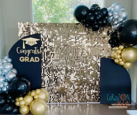 Convocation Photo Booth, Grad Photobooth, Usc Party, Photo Booth Backdrop Graduation, Farewell Decorations, Graduation Party Backdrops, Outdoor Graduation, Diy Graduation Gifts, Birthday Room Decorations