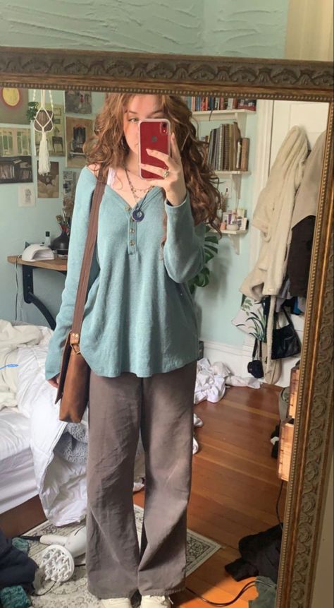 Thrifted Inspired Outfits, Overalls Outfit Boho, Roadie Outfit, Thrifted Fits Vintage, Outfits Bigger Women, Wlw Outfit Ideas, Cozy Simple Outfits, Earthy Outfits Pants, Long Sleeve Fall Outfits