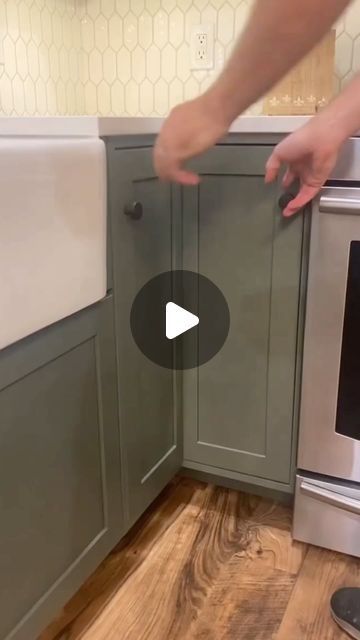 Never seen this lazy susan solution before for corner cabinet. What do you think? 🤔 . 🎥 @jhcraftsman . 📲 contact us @dannywangdesign for… | Instagram Kitchen Corner Cabinet Ideas Lazy Susan, Corner Lower Cabinet Ideas, Kitchen Cabinets Corner Ideas, Corner Cabinets Kitchen, Corner Cabinet Kitchen, Kitchen Cabinet Corner, Bathroom Cabinets Ideas, Lazy Susan Ideas, Diy Corner Cabinet