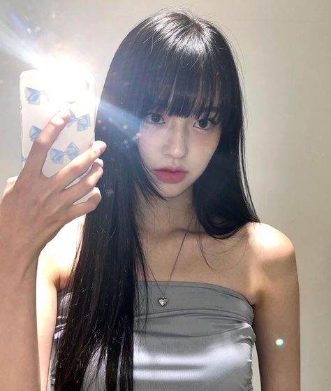 Hime Layered Cut, Korean Long Hair With Bangs, Korean Layered Haircut, Pretty Hair Cuts, Hair Inspiration Long, Image Swag, Haircuts Straight Hair, Long Hair With Bangs, Long Hair Girl