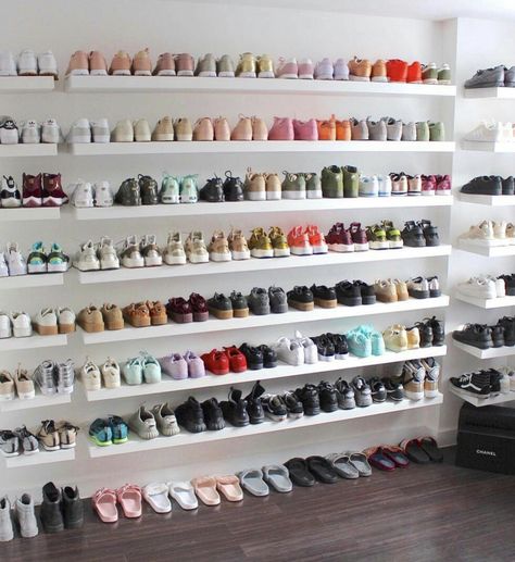 @rosegoldkatie Interior Design Country, Sneaker Closet, Shoe Organization, Shoe Room, Closet Shoe Storage, 아파트 인테리어, Dream Closets, Kids Room Rug, Closet Designs