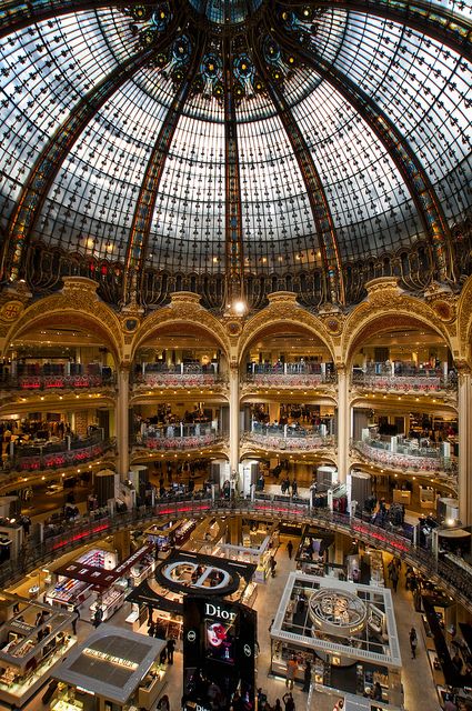 Paris...i can't look at this photo for very long because I imagine being there..and just the thought causes sensory overload.. Galerie Lafayette Paris, Lafayette Paris, Paris Aesthetic, Paris Shopping, Disneyland Paris, Paris Travel, France Travel, Versailles, Shopping Mall