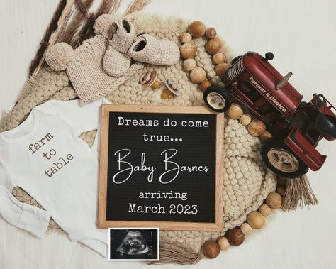 Farm Birth Announcement, Tractor Baby Announcement, Farm Pregnancy Announcement Ideas, Farmer Pregnancy Announcement, Country Baby Announcing Ideas, Telling Grandparents About Pregnancy, Cow Pregnancy Announcement, Cow Baby Announcement, Cute Pregnancy Announcement For Family