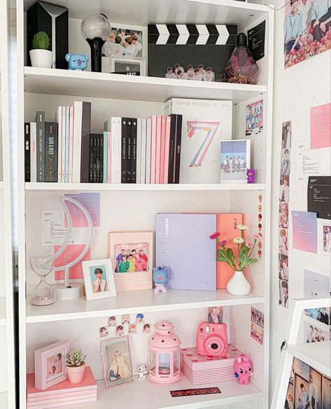 Bts Shelf Ideas, Bts Room Ideas, Kpop Shelf Ideas, Bts Shelf, K-pop Room, Pop Shelf, Kpop Shelf, Bts Room, Army Room Decor