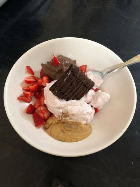 20g whey 40g peanut butter Strawberry YoPro 100g strawberries Choc Brownie Fibre One bar Fibre One Brownies, Fibre One Bars, Fiber One Brownie, Fiber One, Peanut, Peanut Butter, Waffles, Butter