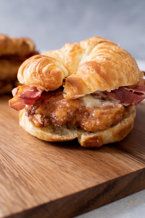 The Best Wendy's Maple Bacon Chicken Croissant Copycat Recipe 🙌 Recipe made in collaboration with @slateandplatter! Chicken Croissant Recipe, Maple Bacon Chicken, Chicken Croissant, Honey Butter Chicken, Croissant Sandwich, Chicken Breakfast, Bacon Chicken, Croissant Recipe, Copykat Recipes