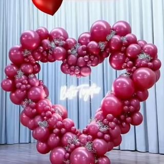 INSPO🔮IDEAS💜PARTY🔮BALLOONS (@inspopartydecor) • Instagram photos and videos Balloon Heart Arch, Heart Balloon Garland, Heart Arch, Heart Wreaths, Balloon Heart, Balloon Tree, Arch Ideas, Dessert Station, Heart Garland