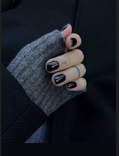 Shin Hati Aesthetic, Black Nails Short, Rain At Night, Gothic Nails, Black Nail Polish, Nails Only, Style Steal, Nail Paint, Nails Inspo