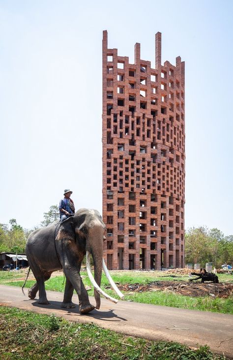 In the project Elephant World in Thailand’s Surin Province, the architecture attempts to describe unique differences between Thai locals and Thai elephants compared to the relationships between man and elephant found... Forest Elephant, African Forest, Elephant World, African Forest Elephant, African Bush Elephant, Basalt Rock, Thai Elephant, Observation Tower, Family Structure