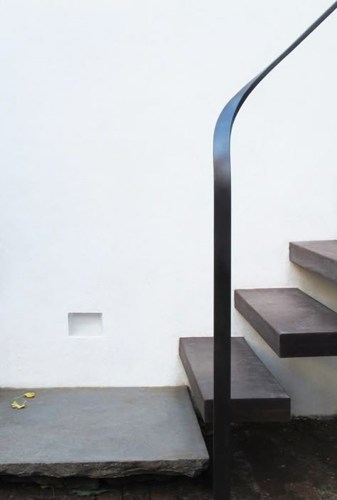 Julian King, Metal Handrail, Handrail Design, Staircase Handrail, Steel Handrail, Interior Staircase, Escalier Design, Hand Rail, Metal Stairs