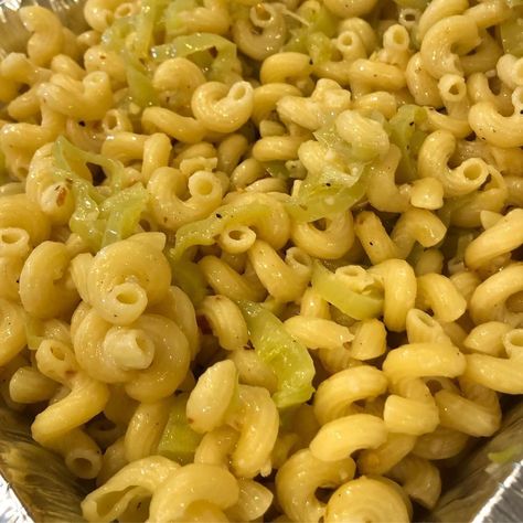 How To Make Banana Pepper and Onion Pasta Recipe Print A delicious vegetarian pasta dish with a spicy kick from banana peppers and Banana Pepper Pasta, Onion Pasta, Vegetarian Pasta Dishes, Healthy Fruit Desserts, Sweet Onions, Banana Peppers, Meat Pasta, Pepper Pasta, Alfredo Sauce Recipe