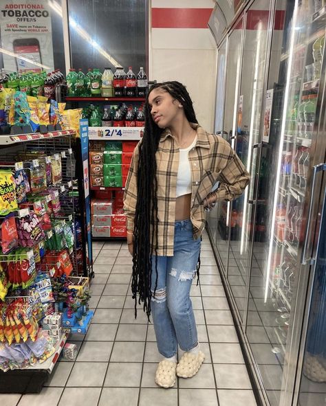 fits , outfit inspo , golf ball shoes , brown flannel , locs , cute black girl , fine lightskin , outfit inspo Slides Outfit, Flannel Outfits, Girls Fall Outfits, Looks Black, Simple Trendy Outfits, Cute Everyday Outfits, Cute Simple Outfits, Outfit Inspo Fall