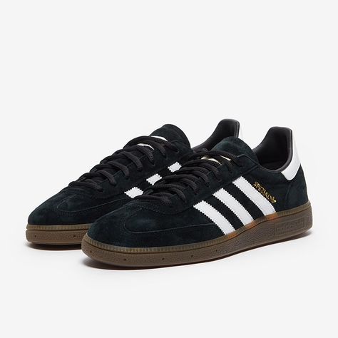 Fashion-up in 70's sporting style Handball Spezial Women’s Casual Shoes Get Your Pair Online at sportivespot.com 🛒 Adidas Spezial, Sole Sneakers, Aesthetic Shoes, Team Wear, Swag Shoes, Red Adidas, Adidas Samba Sneakers, Classic Shoes, Stylish Shoes