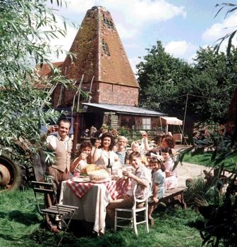 Darling Buds of May May Aesthetic, Darling Buds Of May, David Jason, Countryside Cottage, Doberman Dogs, Family Eating, British Comedy, Comedy Drama, May Weddings