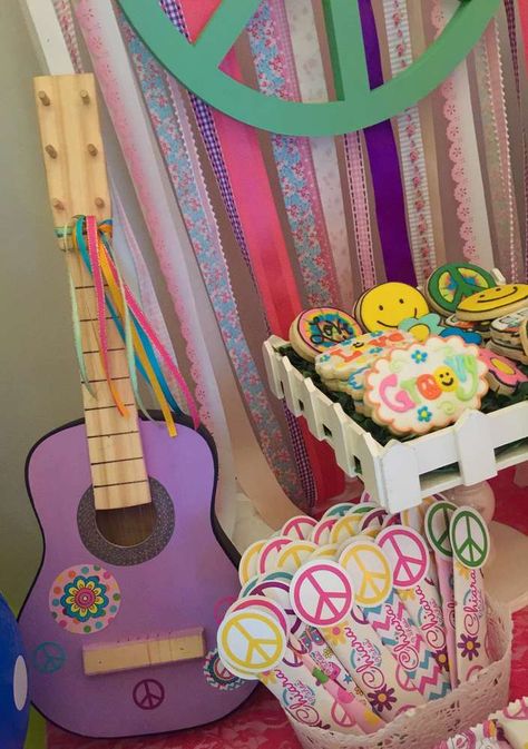 Peace Out Single Digits Party Ideas, Hippie Party Ideas, Hippie Party Food, Peace Sign Party, 60s Party Themes, Hippy Party, 60's Party, Flower Power Party, Hippie Birthday Party