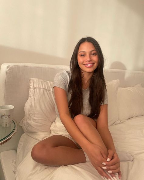 Fiona Barron on Instagram: "Slow mornings 🤍 ☁️ @alo" Wait For It Mariana Zapata, Diana Casillas, Fiona Barron, Oliver Wood, Dr Face, New Romantics, Wait For It, In My Room, Slow Burn