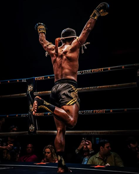 🦅 Buakaw - Muay Thai Buakaw Muay Thai Wallpaper, Muay Thai Poster, Muay Thai Wallpaper, Muay Thai Aesthetic, Buakaw Banchamek, Muay Boran, Thai Box, Tony Jaa, Thailand Guide