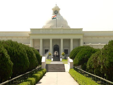 Iit Roorkee, Garden Dividers, Iconic Pictures, Luxury Car Rental, Hotel Packages, High Paying Jobs, Engineering Colleges, University Campus, Tourist Places