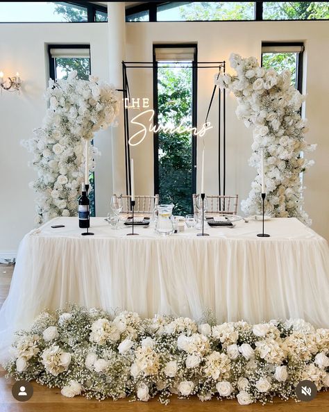 Wedding Tables For Bride And Groom, Wedding Main Table Decor Elegant, Wedding Flower Decorations Round Table, 8 Ft Table Centerpieces Wedding, Wedding Party Table Flowers, Sweetheart Table Ideas Elegant, Bride And Groom Table Ideas Elegant, Sweetheart Table White Flowers, All White Sweetheart Table