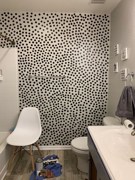 Black paint, hand dotted bathroom accent wall. Polka Dot Accent Wall, Dot Accent Wall, Polka Dot Bathroom, Bathroom Accent Wall, Polka Dot Walls, Decor Themes, Bathroom Reno, Kids Bathroom, Bathroom Renos